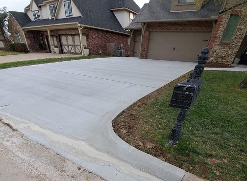 How to Replace Your Driveway Concrete with a Pro Contractor