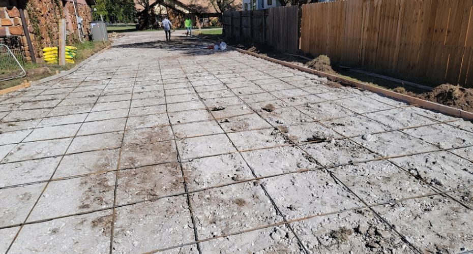 Driveway Replacement Excellence: Engineering-Grade Concrete for Residential Properties